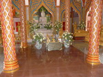 Puket Explorer  Wat Chalong Tempel Altar im inneren des Tempels (TH).